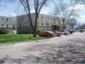 Admiral Apartments in Huron, SD - Building Photo - Building Photo