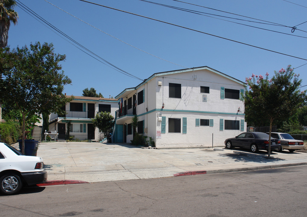 4365 Rosebud Ln in La Mesa, CA - Foto de edificio