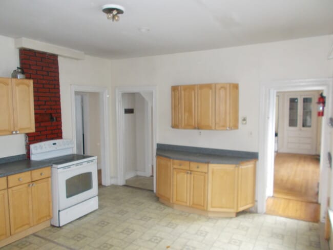 81 Granite St, Unit 83 Granite #2 in Portland, ME - Foto de edificio - Building Photo