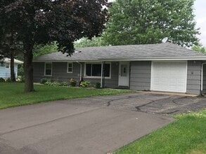 1612 E 88th St in Bloomington, MN - Building Photo - Building Photo