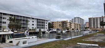 3725 NE 169th St in North Miami Beach, FL - Building Photo