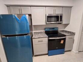 8657 SW 5th St in Pembroke Pines, FL - Building Photo