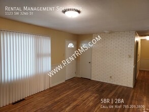 1123 SW 32nd St in Topeka, KS - Building Photo - Building Photo