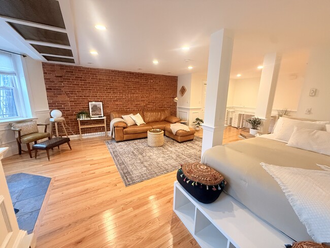 382 Riverway, Unit 382 Riverway in Boston, MA - Foto de edificio - Building Photo