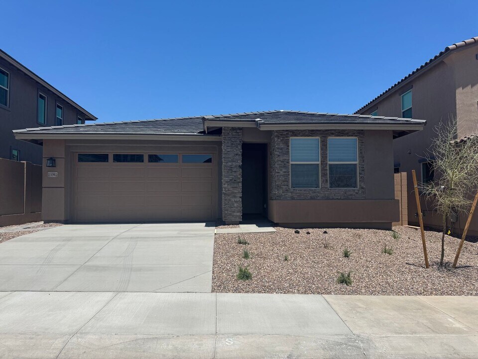 13392 W Eagle Feather Rd in Peoria, AZ - Building Photo