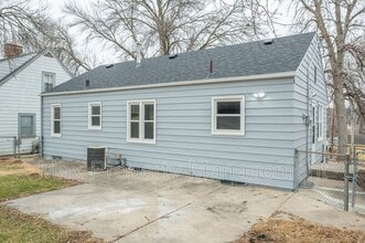 732 4th St in West Des Moines, IA - Foto de edificio - Building Photo