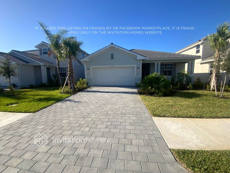 2380 Dragonfruit Wy in Naples, FL - Building Photo