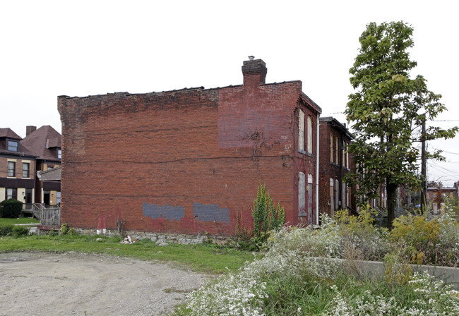 Sterrett-Collier Apartments in Pittsburgh, PA - Building Photo - Building Photo