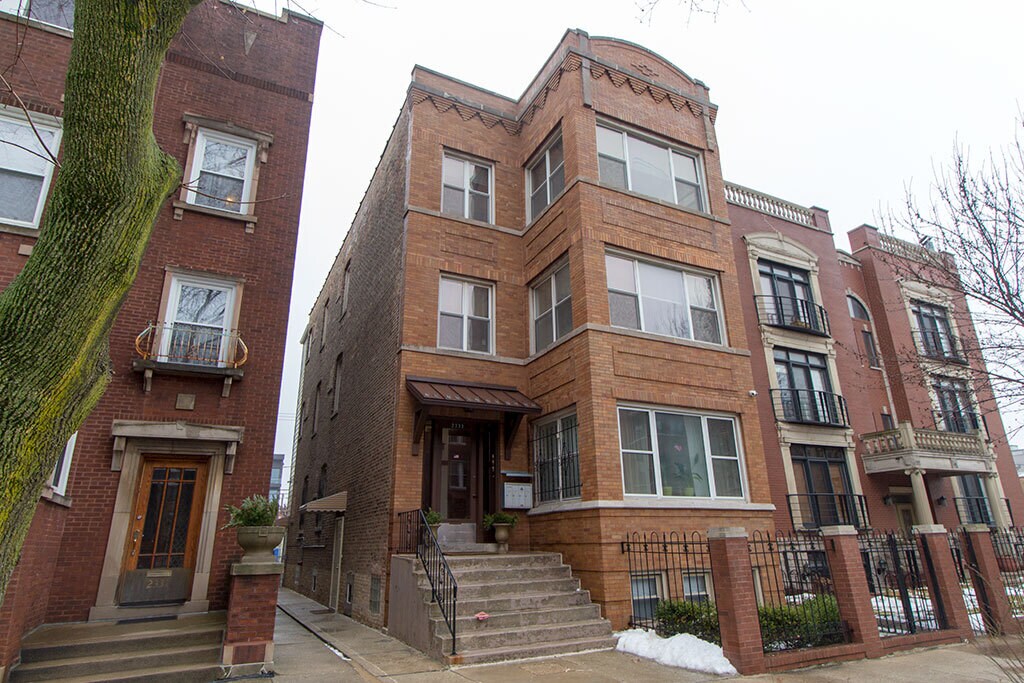 2333 W Rice St, Unit 2 in Chicago, IL - Foto de edificio
