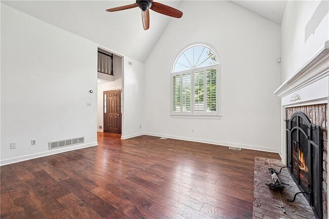 5600 Surrey Ct in Alpharetta, GA - Building Photo - Building Photo
