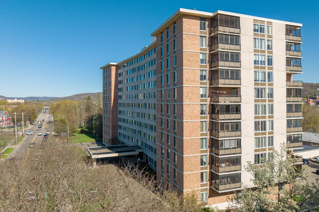 5 Riverside Towers in Binghamton, NY - Foto de edificio