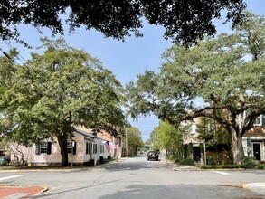 215 W Taylor St, Unit 215 in Savannah, GA - Foto de edificio - Building Photo