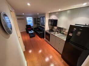 211 C St NE in Washington, DC - Building Photo - Building Photo