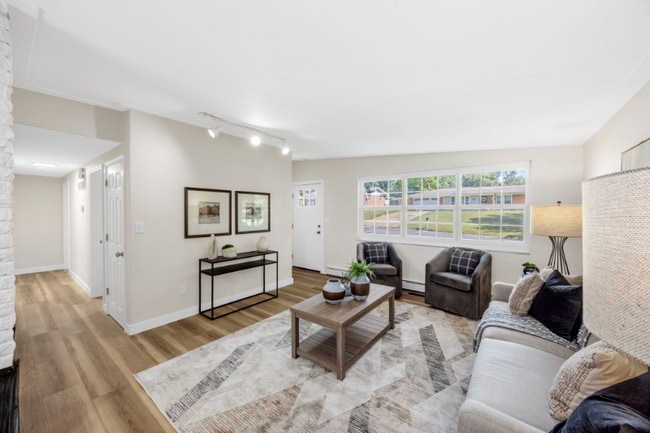 57 Cheshire Dr in Belleville, IL - Foto de edificio - Building Photo