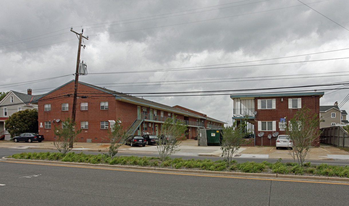 1362-1372 W Ocean View Ave in Norfolk, VA - Building Photo