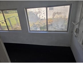 1129 E Maple St in Cushing, OK - Building Photo - Building Photo