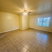 295 Henry St in Bridge City, TX - Building Photo - Building Photo