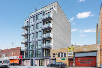 1152 44th Dr in Long Island City, NY - Building Photo - Building Photo