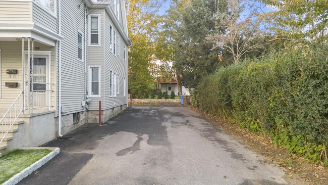 32 Oak Ave in Shelton, CT - Building Photo - Building Photo