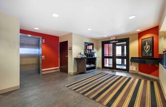 Furnished Studio-Chicago - Midway in Bedford Park, IL - Building Photo - Building Photo