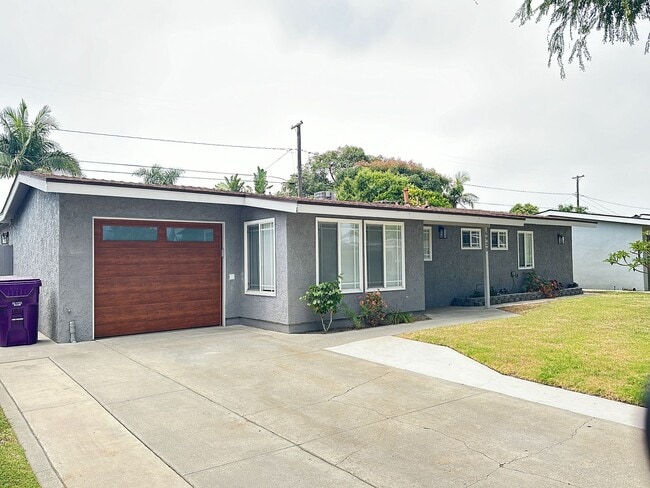 6920 E Bacarro St in Long Beach, CA - Building Photo - Building Photo