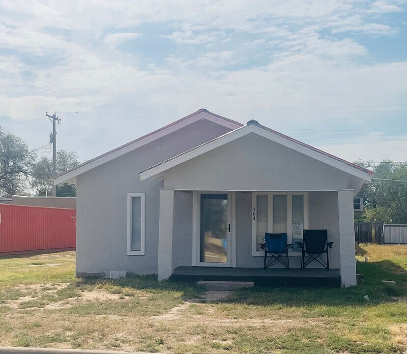 312 1-304 1/2 S Avenue G in Portales, NM - Building Photo