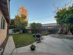 12956 Yerba St in North Hollywood, CA - Foto de edificio - Building Photo