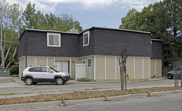 915 E Hillview Dr in Salt Lake City, UT - Foto de edificio - Building Photo