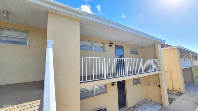 2135 N Courtenay Pkwy in Merritt Island, FL - Foto de edificio - Building Photo