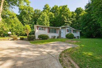 2694 Hillsboro Rd in Brentwood, TN - Building Photo - Building Photo