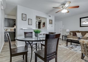 Alamo Estates in San Antonio, TX - Building Photo