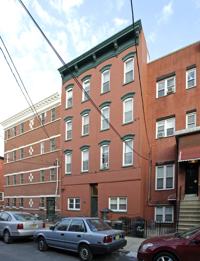 543 Bloomfield St in Hoboken, NJ - Building Photo - Building Photo