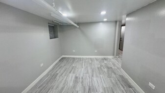 5454 W Berteau Ave, Unit B in Chicago, IL - Building Photo