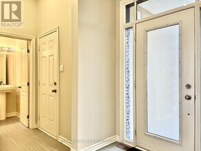 376 Cooks Mill Cres in Ottawa, ON - Building Photo - Building Photo