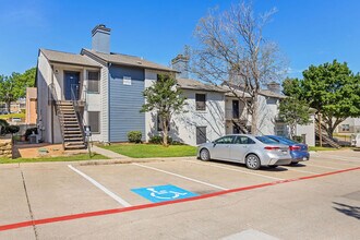 The Admiral Apartments in Euless, TX - Foto de edificio - Building Photo