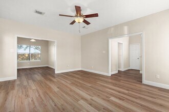 3803 Redbud Dr in La Porte, TX - Building Photo - Building Photo