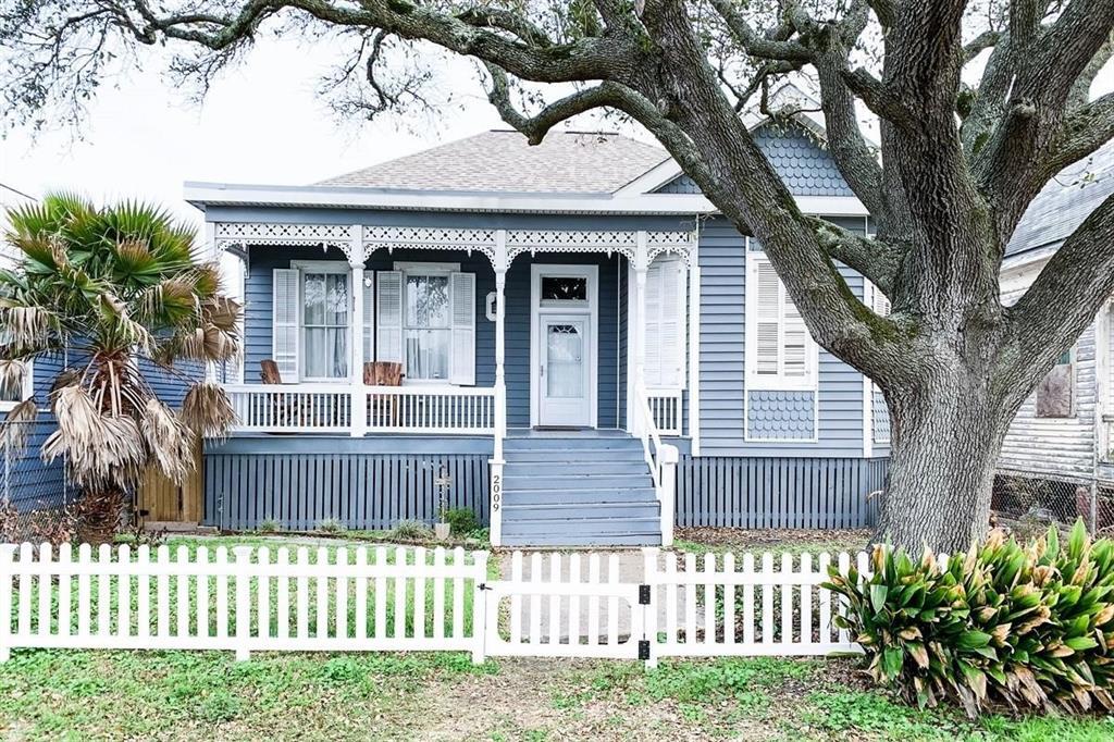 2009 Avenue O in Galveston, TX - Building Photo