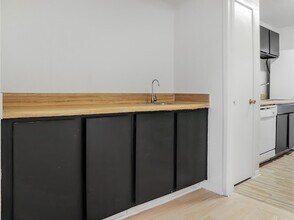 8323 Wilcrest Dr in Houston, TX - Building Photo - Building Photo