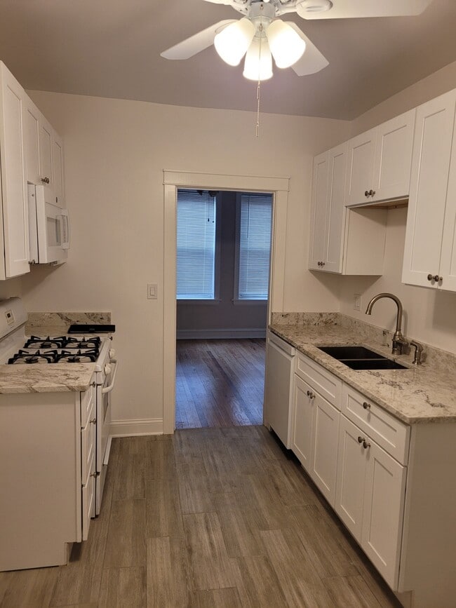 4003 N Hamlin Ave, Unit 1st Floor