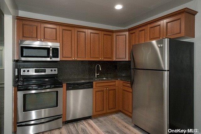 90 Middleton Rd in Bohemia, NY - Foto de edificio - Building Photo