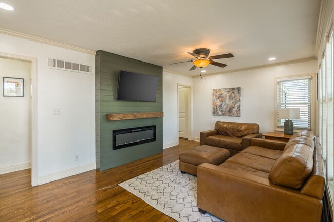 4809 W 75th St in Prairie Village, KS - Building Photo - Building Photo