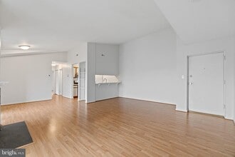 1119 Castle Harbor Way in Glen Burnie, MD - Building Photo - Building Photo