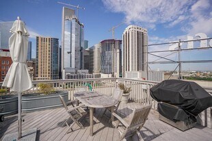 915 Franklin St in Houston, TX - Building Photo