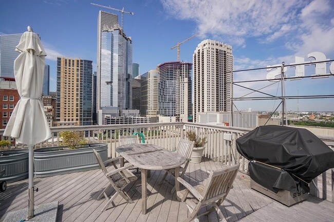 property at 915 Franklin St