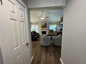 10047 Woodland Village Dr in Austin, TX - Building Photo - Building Photo