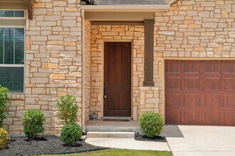 134 Summer Square Dr in Austin, TX - Building Photo - Building Photo