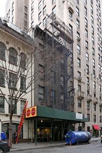 4 E 8th St in New York, NY - Building Photo - Building Photo