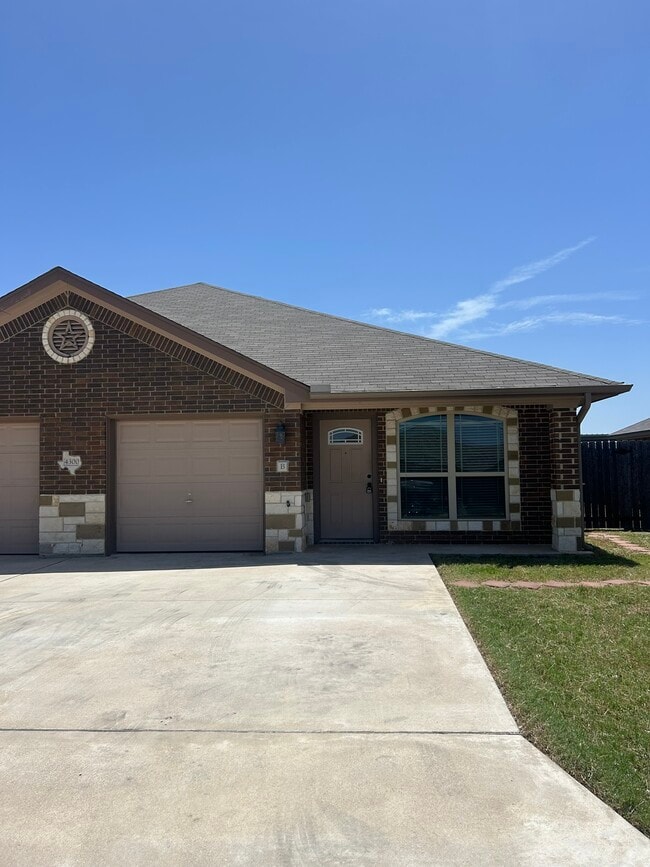 property at 4300 Hunters Place Dr