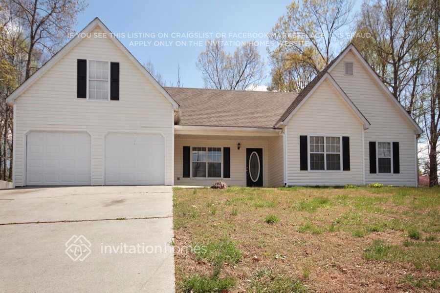 16 Chastain Way in Dallas, GA - Building Photo
