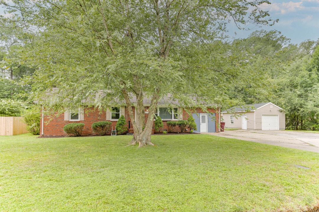 128 Mann Dr in Chesapeake, VA - Building Photo